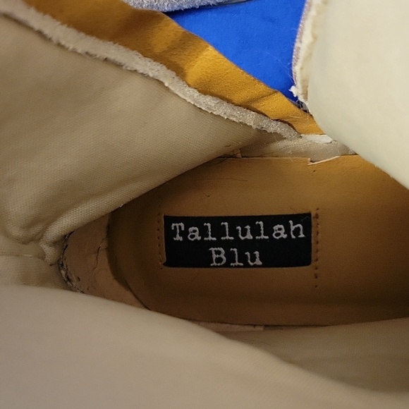 Gorgeous Women's Boots with Crochet Detail - Picture 4 of 5